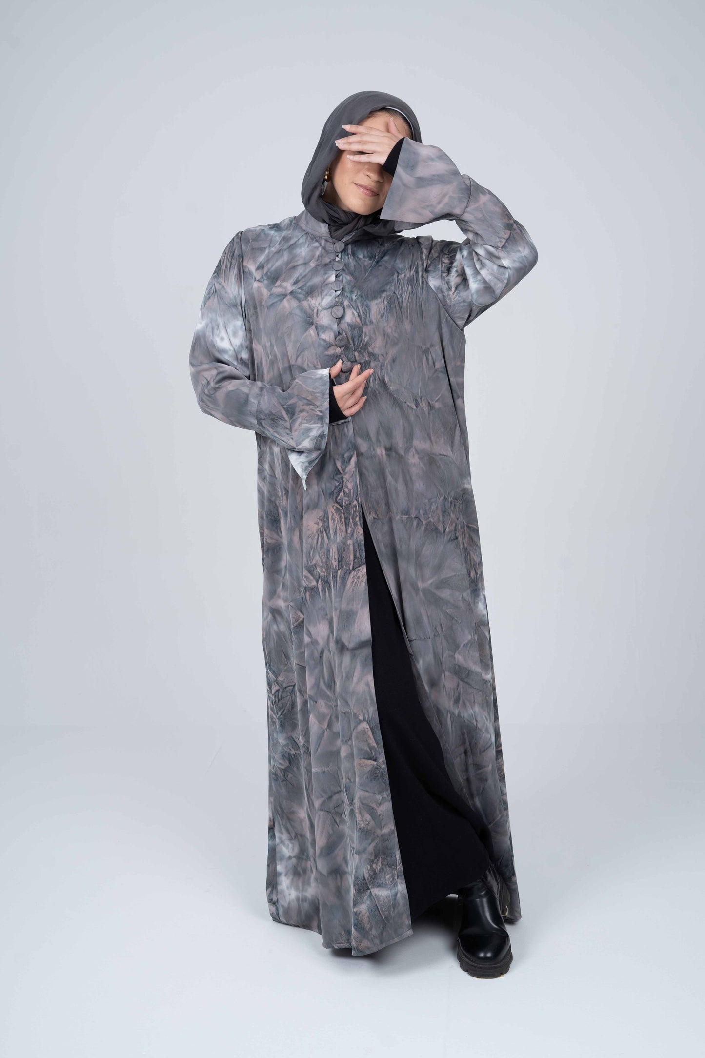 GRAY AURA ABAYA